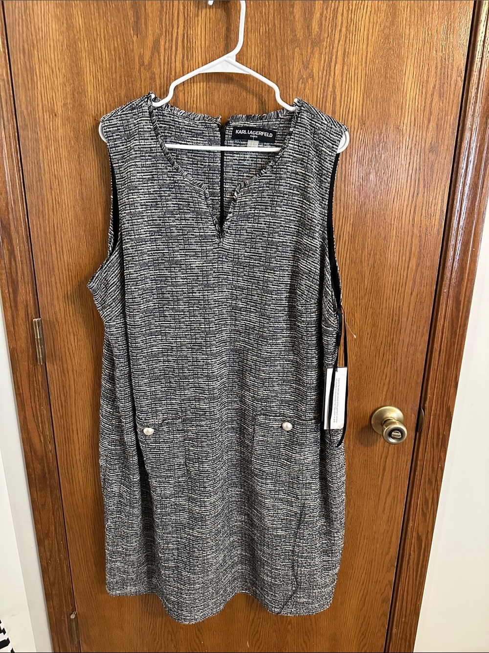 Karl Lagerfeld Black & White Sleeveless V-Notch Shift Dress